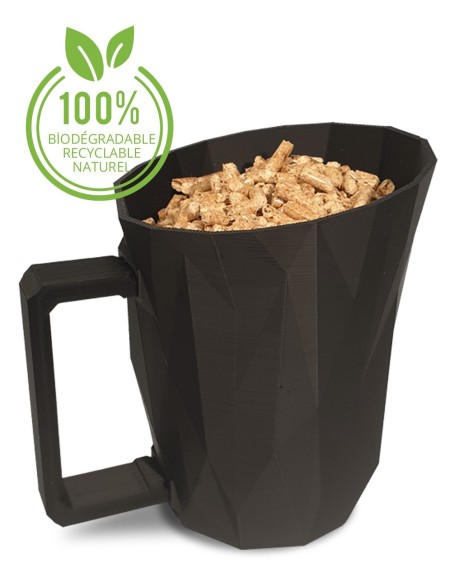 Pellet shovel for pellet storage
