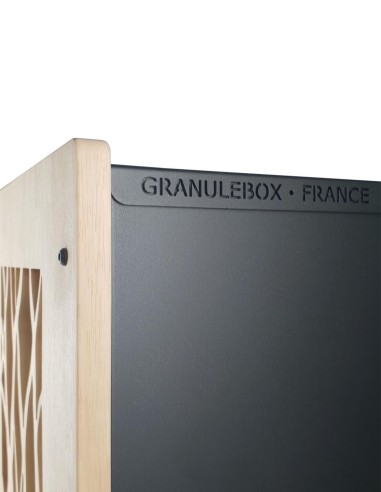 Granulebox noir pour ranger les sacs de granulés de bois en intérieur