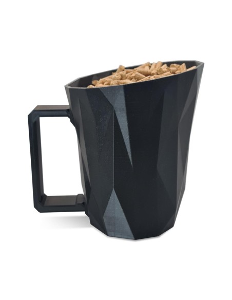 Pellet shovel to fill the pellet stove indoors