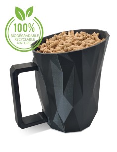 Pellet shovel to fill the pellet stove indoors