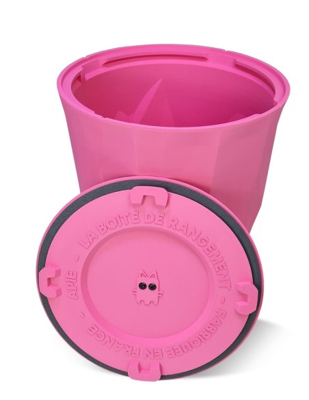 Adjustable non-slip feet underneath the Crocketbox APIE container