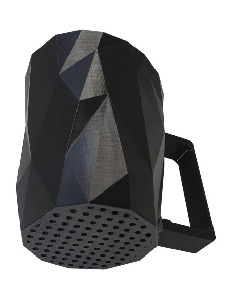 Pellet shovel with a sieve