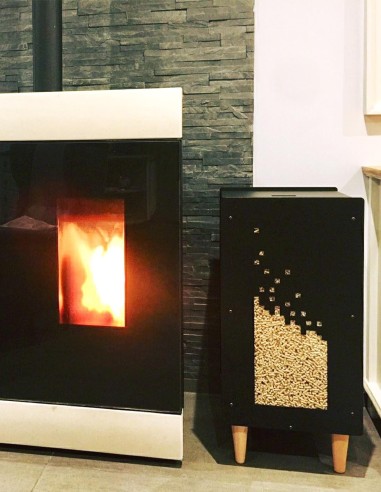 Set of conical wooden legs